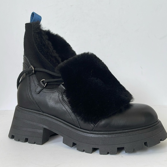 BEAUTIISOLES Francy Genuine Shearling Bootie In Black Nappa Leather size 8.5M - Picture 1 of 6